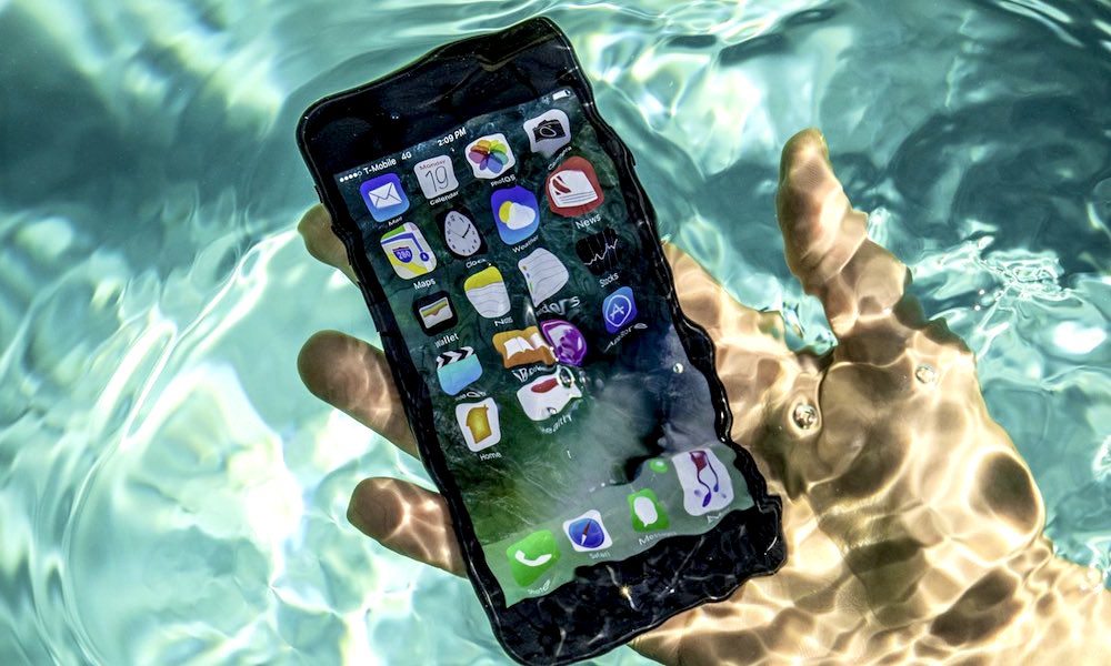 iPhone 7 Wet in Pool Water