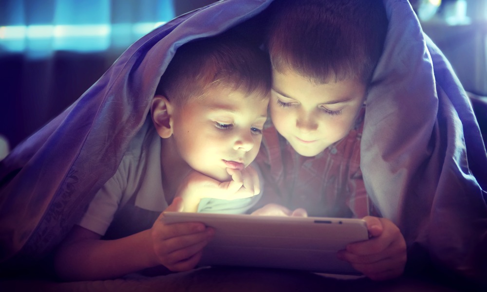 Kids Reading on an iPad