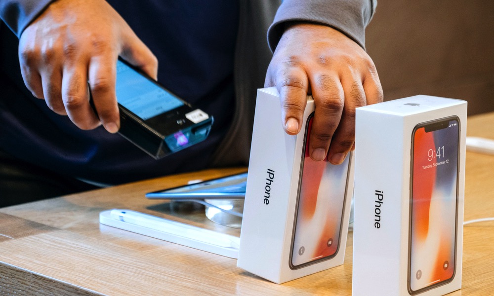 iPhone Boxes Sold at Apple Store on Launch Day