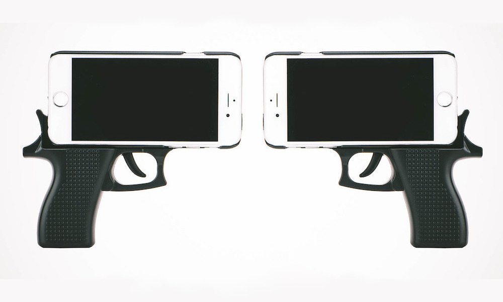 Thoughtless Man Detained by Airport Police for Carrying Pistol Look-Alike iPhone Case