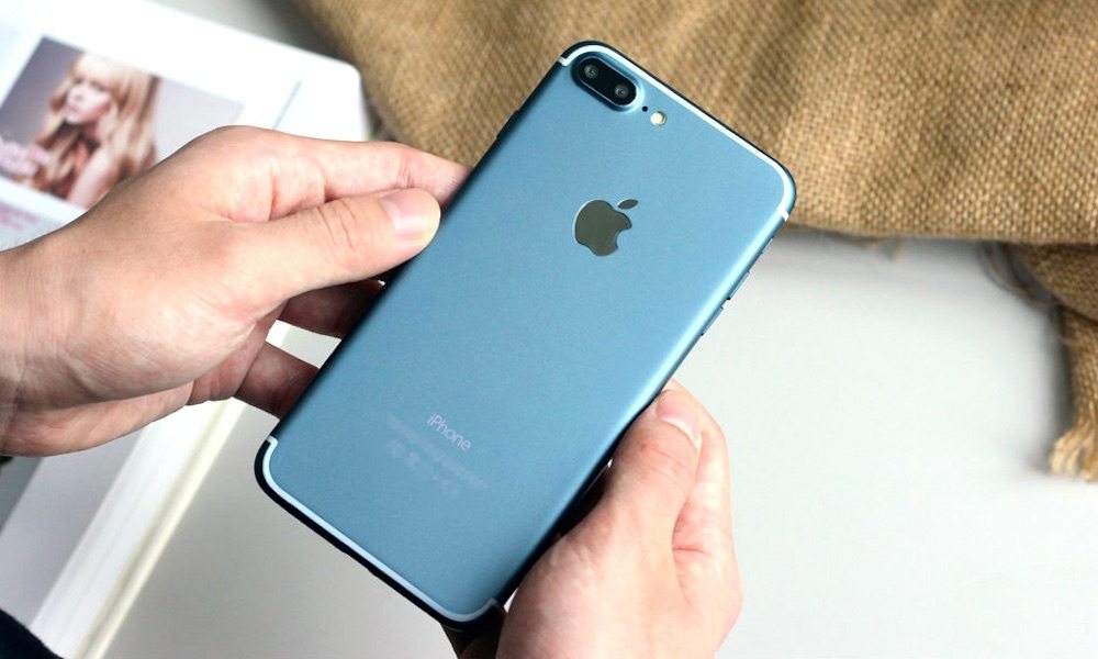 More Leaked Photos Support Rumors of an Official 'Deep Blue' iPhone 7