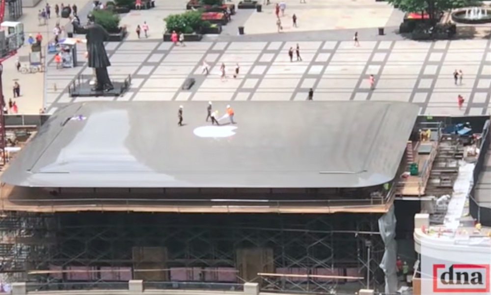 Chicago's New Apple Store Has a Giant MacBook for a Roof