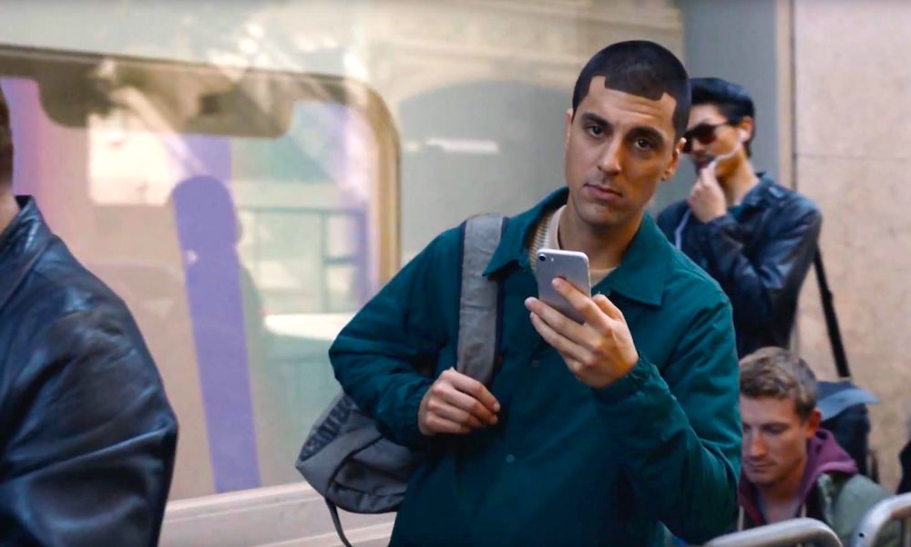 Truth and Deception Behind Samsung's iPhone X Bashing Ad