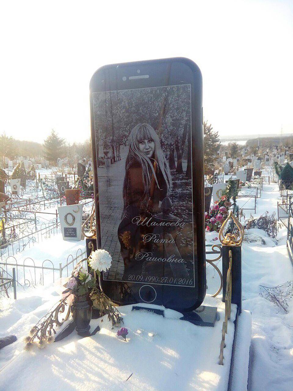 Russian Iphone Tombstone 1