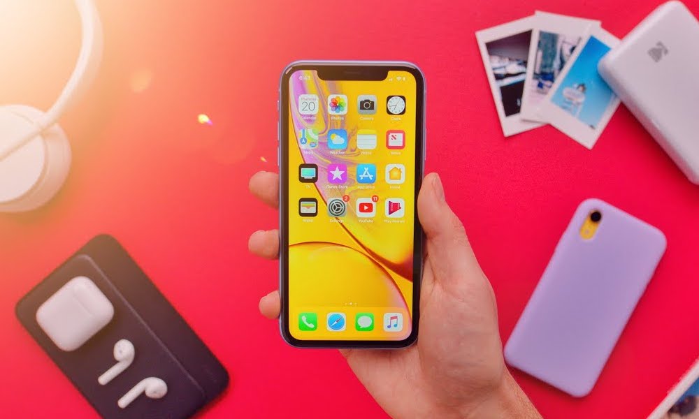 Iphone Xr Yellow And Accessories