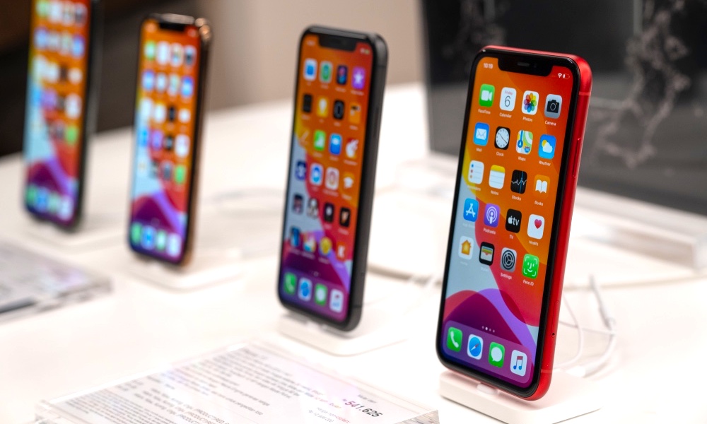 iPhone Models on Display in Apple Store