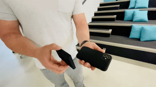 This 4,000mAh Power Bank Snaps to Your iPhone to Charge It without Wires
