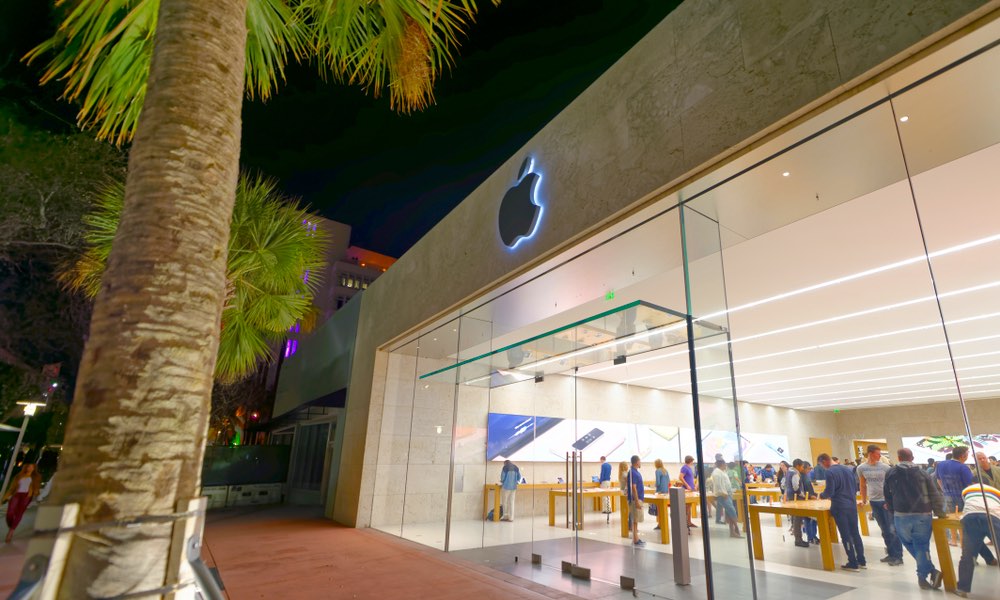 Apple Store South Beach, Miami, Apple Store on Lincoln road…