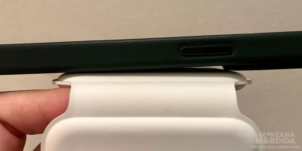 iPhone 13 Pro case problem with MagSafe Duo 1