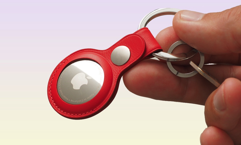 Apple AirTag in Keychain Case