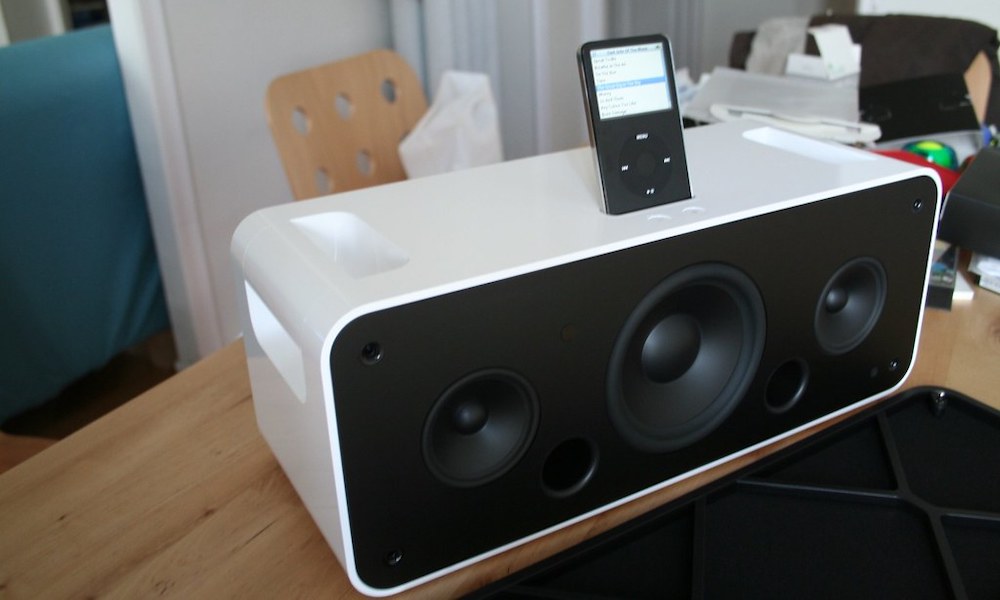 Breathe New Life Into an Old iPod Hi-Fi by Connecting Your iPad