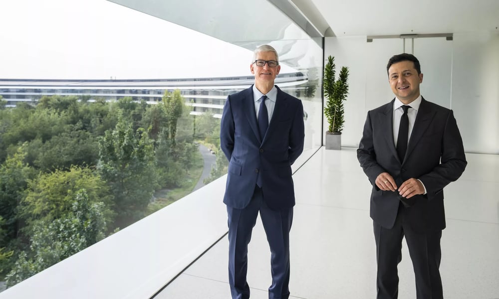 Apple CEO Tim Cook with Ukrainian President Volodymyr Zelensky