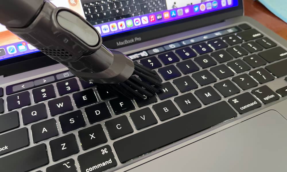 vacuum M1 MacBook Pro keyboard